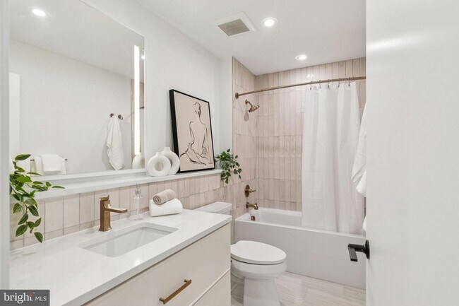 Building Photo - 30 W Allens Ln