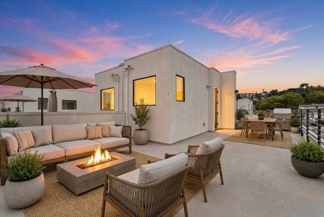 Building Photo - Modern 4-Bed with Rooftop Balcony & Dual Primary Suites