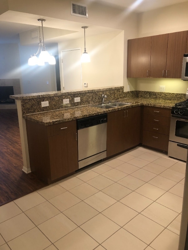 Building Photo - 844 Fedora St