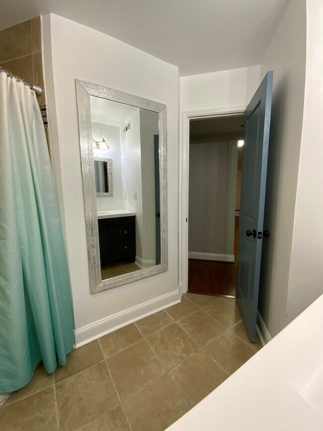 Building Photo - 606 Glenleaf Dr