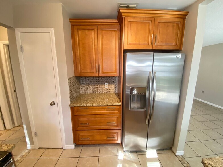 Building Photo - 2/2 home with garage - tile on inside with...