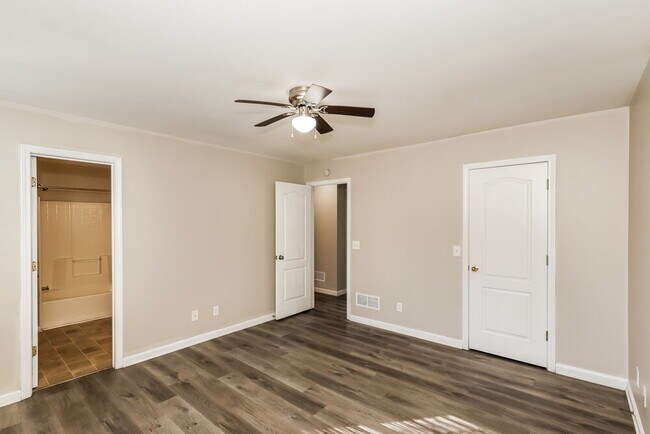 Building Photo - 7823 Cambridge Dr