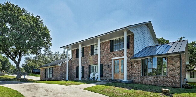 Building Photo - 608 Sombrero