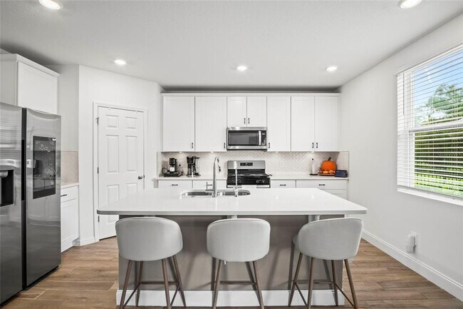 Building Photo - 2943 Sunstar Dr