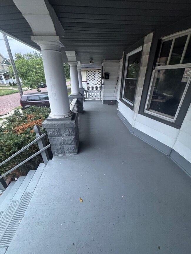 Building Photo - 7505 Halle Ave