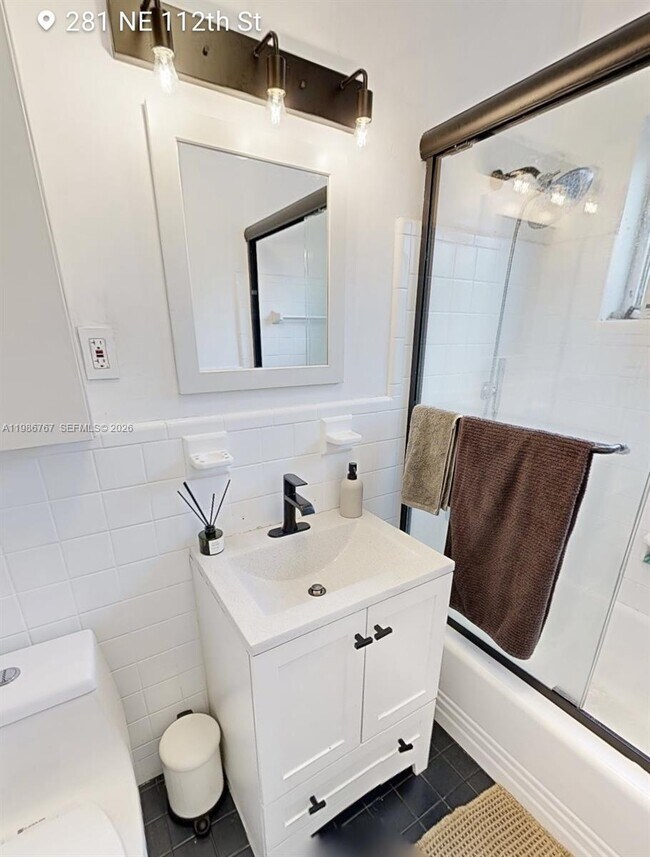 Building Photo - Northeast 112th Street, Miami, FL 33161 - 3 BR 2 BA single-family home