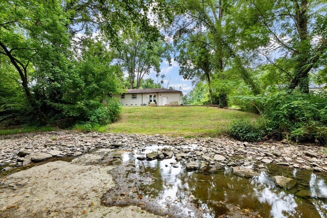 Building Photo - 4 Bedroom Ranch