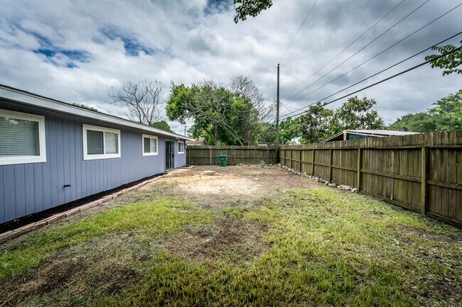 Building Photo - 4411 Knotty Oaks Trail