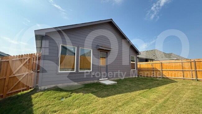 Building Photo - 1001 Raintree Rd