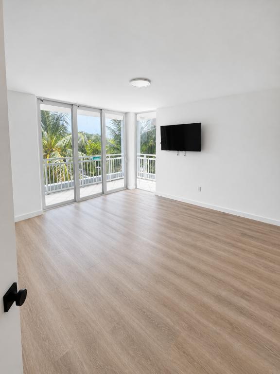 Building Photo - 7832 Collins Ave
