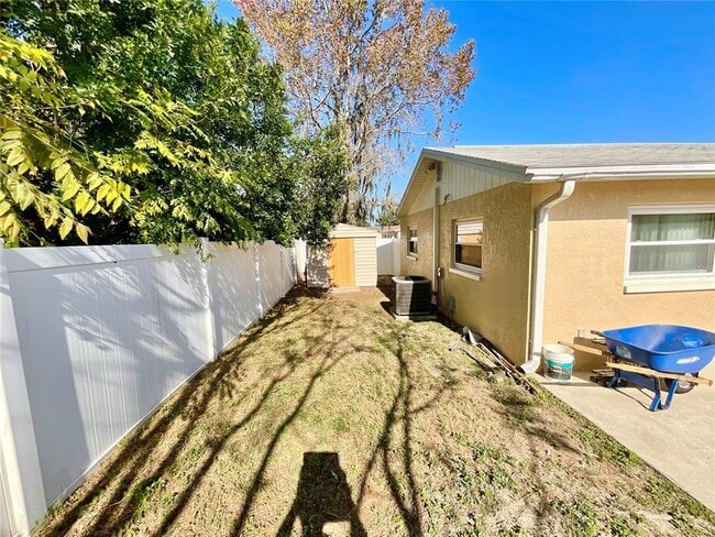 Building Photo - 3127 Corona Dr