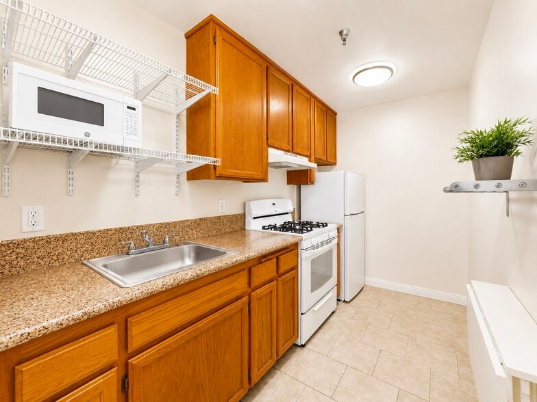 Building Photo - 1117 3rd St