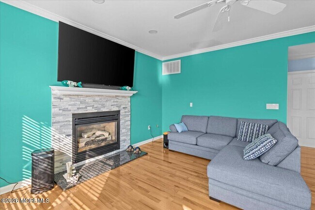 Building Photo - 297 Bayview Ave