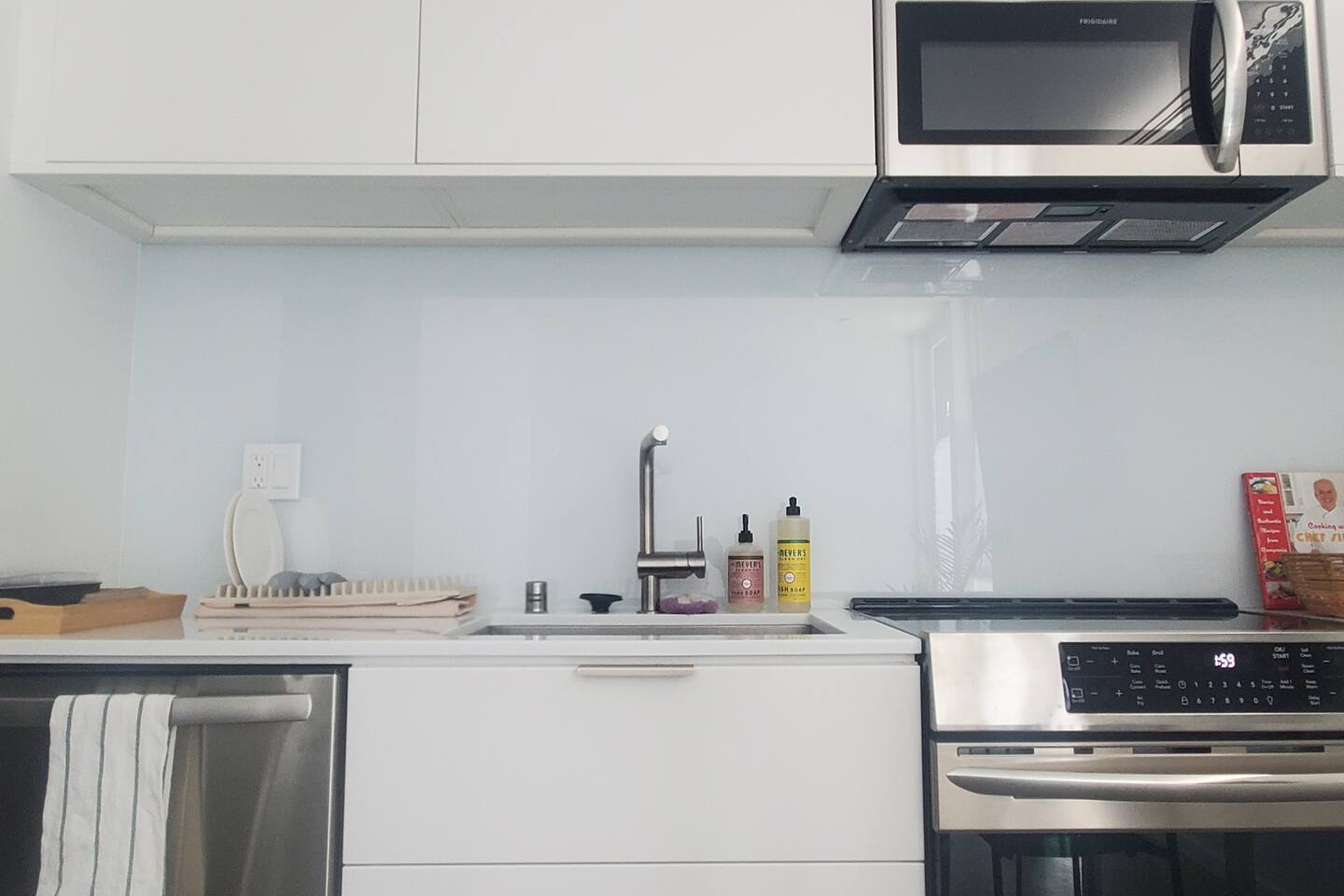 Kitchen - 2427 Binnen Ln