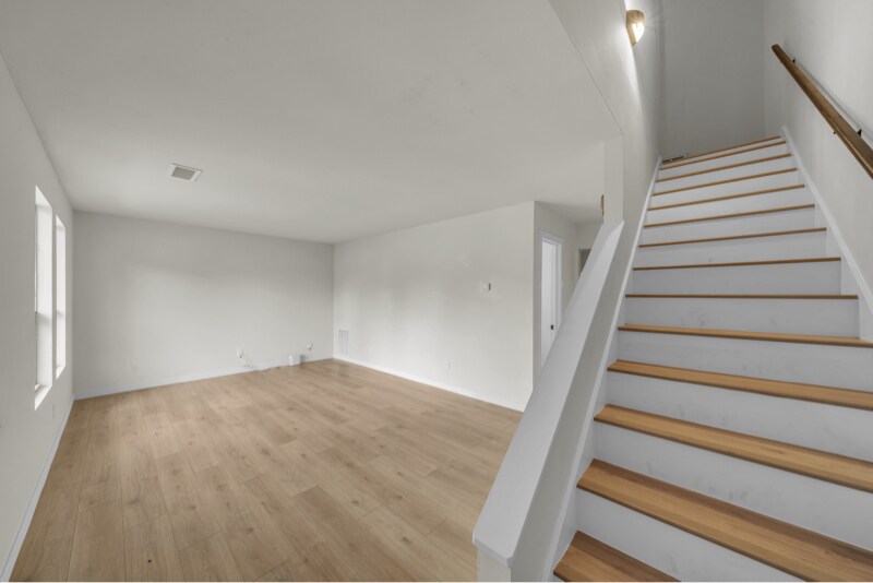 Building Photo - 610 Maplewood Dr