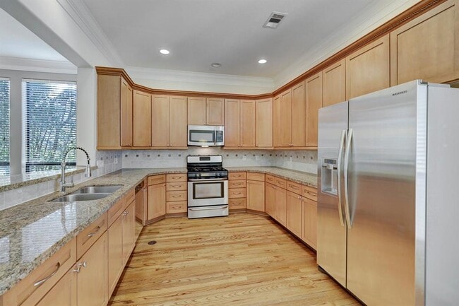 Building Photo - 6134 Hamman St