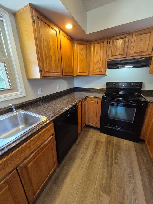 Building Photo - Cozy 4 Bedroom Kettering Home