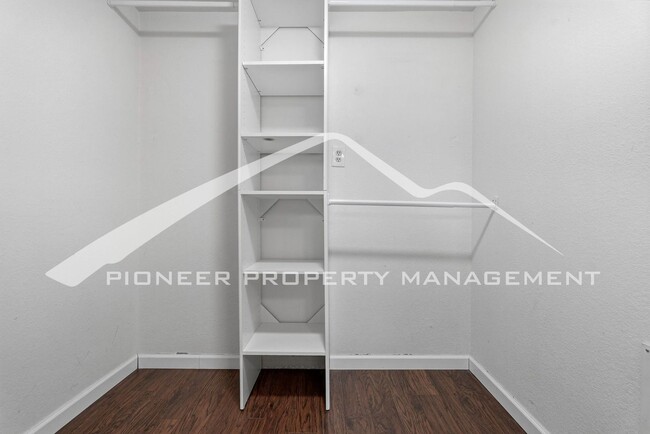 Building Photo - Lovely Single Family Home Fenced in Yard and Central AC