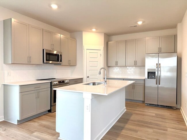 Building Photo - 1333 Gentry Dr