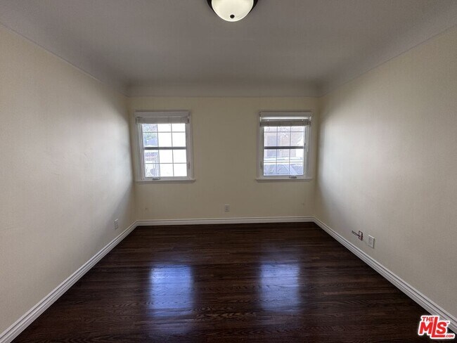 Building Photo - 4229 Sutro Ave