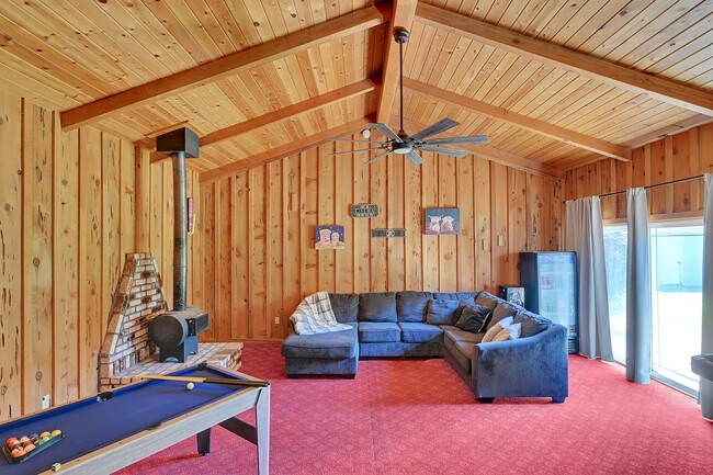 Building Photo - Modern Country Retreat on Half Acre in Gri...