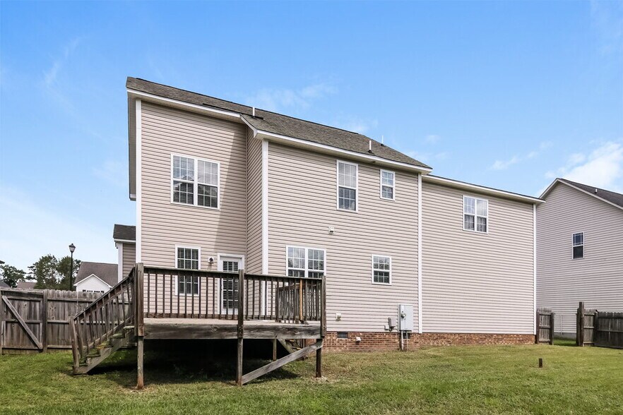 Building Photo - 163 Lars Ln