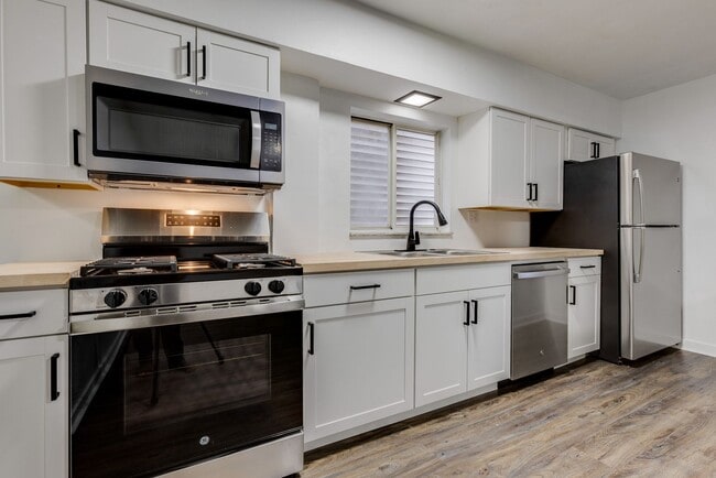 Building Photo - Available August 2026 - Fully Renovated 2 Bedroom in AMAZING Location!!