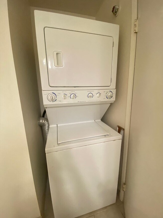 Building Photo - Available now, 2 bed/1.5 bath in Kihei Vil...