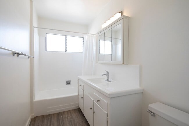 Building Photo - OPEN HOUSE: 1/31 10-11AM ~ 2b/1ba Conveniently Located in South Park!