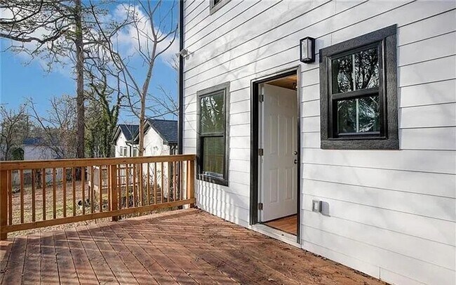 Building Photo - Elegant 3 BD 2.5 BA Home Offering Luxury Living in the Heart of Atlanta