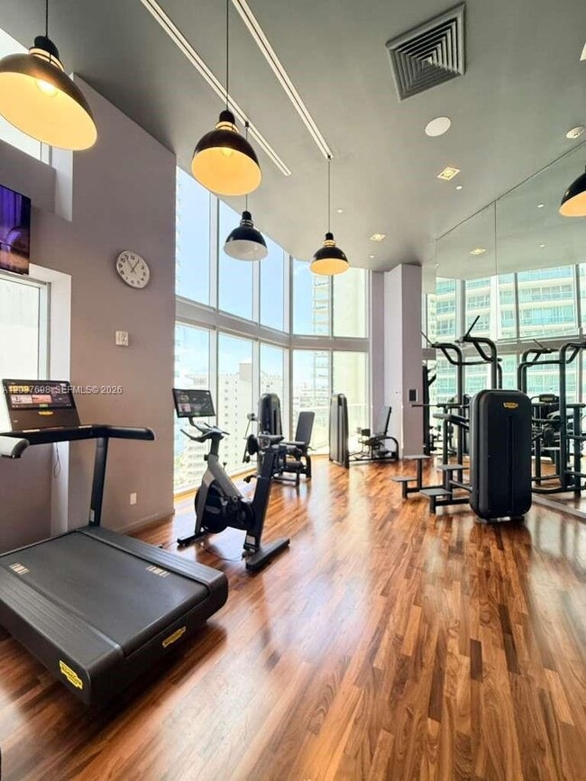 Building Photo - 1300 Brickell Bay Dr