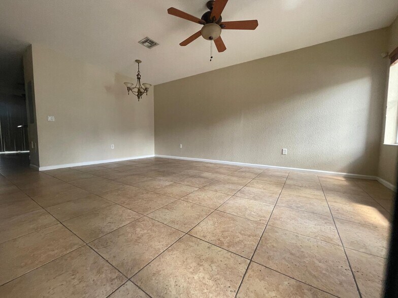Building Photo - 2796 SW 83rd Ave