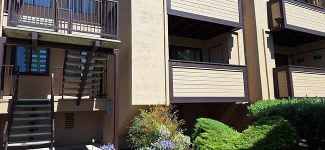 Building Photo - $2750 2 BED/2 BATH CONDO IN WARM SPRINGS, ...