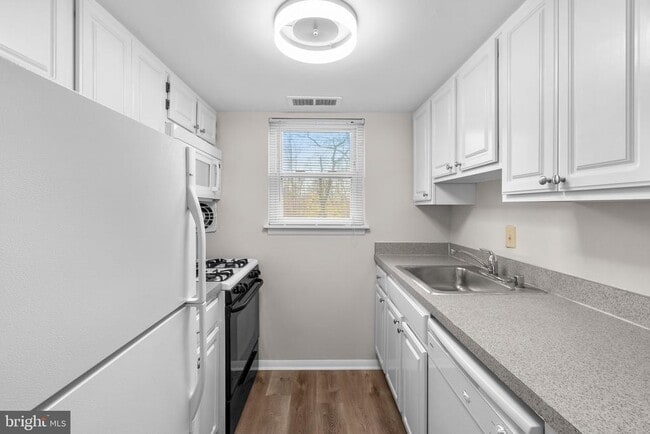 Building Photo - 3614 Court House Dr