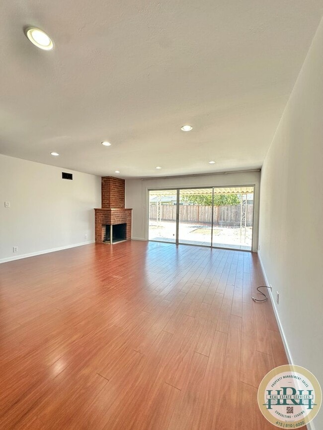 Building Photo - Spacious & Bright 3BR|2BA House in the Heart of San Lorenzo