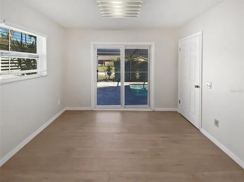 Building Photo - 1608 Amberlea Dr N