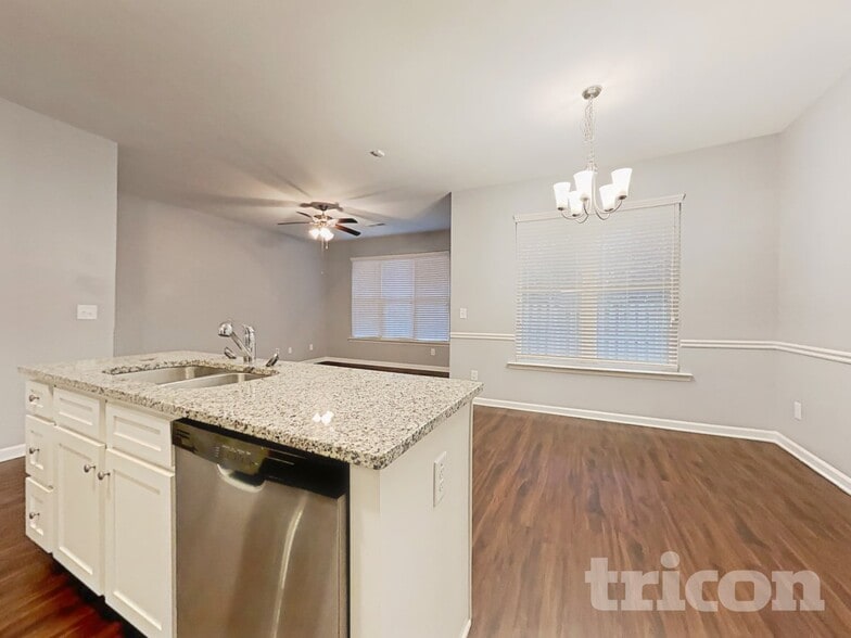 Building Photo - 2271 Wentworth Park Dr