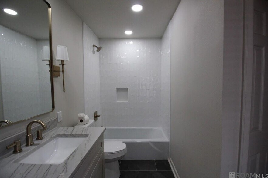 Building Photo - 10111 Jefferson Hwy