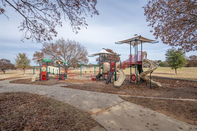 Building Photo - 2804 Woodhaven Dr