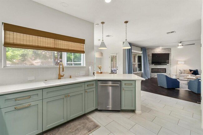 Building Photo - 5701 Sunset Ridge