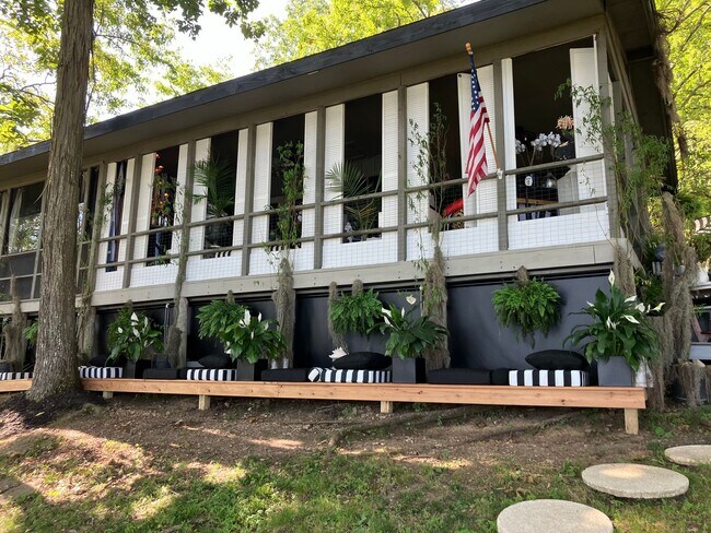 Building Photo - Unique LAKE FRONT cabin for Lease! Steps to water, BEAUTIFUL VIEW! Beaver Lake Garfield area.