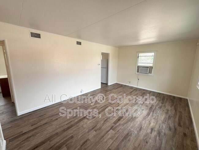 Building Photo - 607 Brookshire Ave