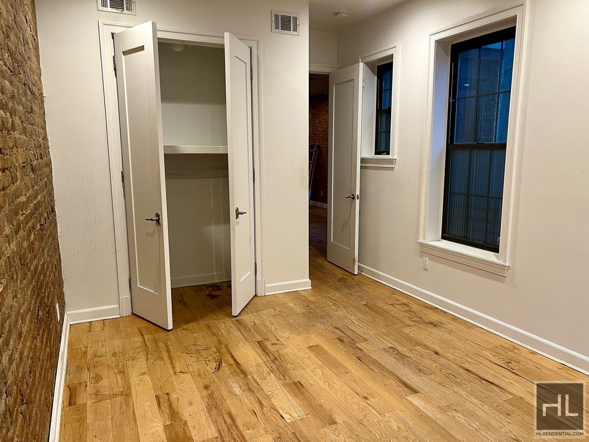 Building Photo - 4BR 3BA Historic Limestone Duplex In Crown...