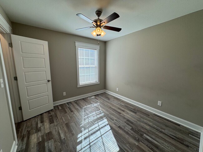 Building Photo - 310 N Varnell Rd