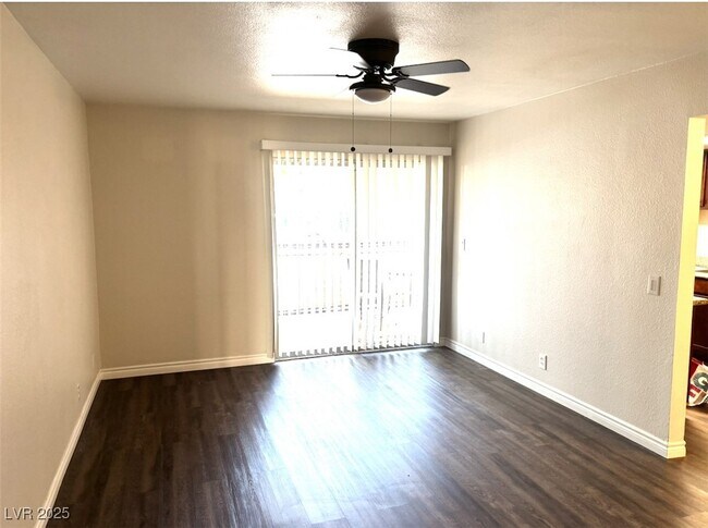 Building Photo - 5260 River Glen Dr