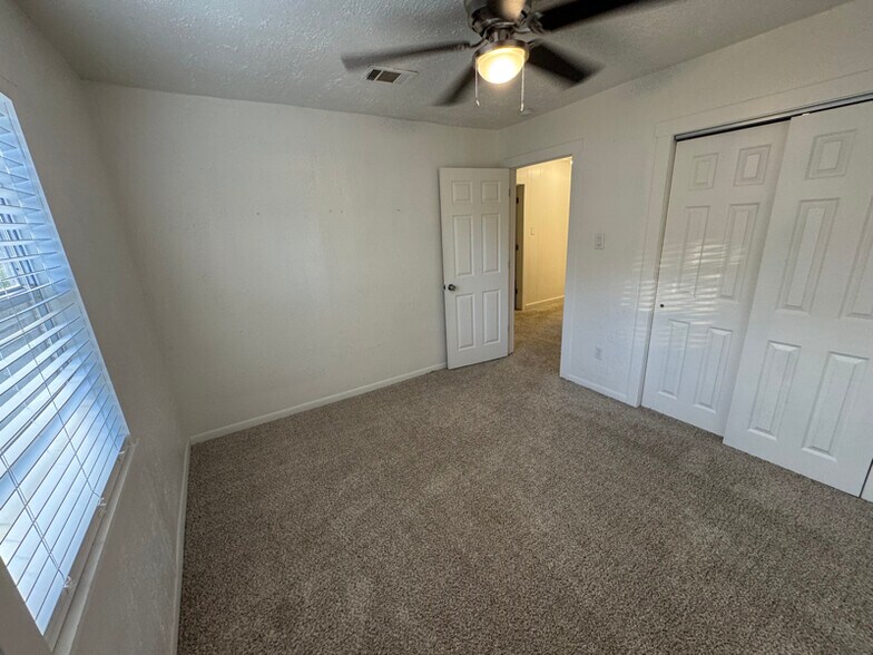 Building Photo - 203 Shelter Ln