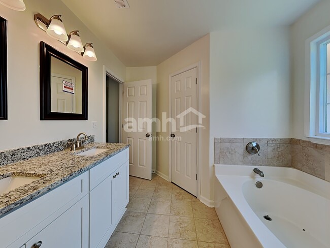 Building Photo - 706 Walnut Crossing Dr