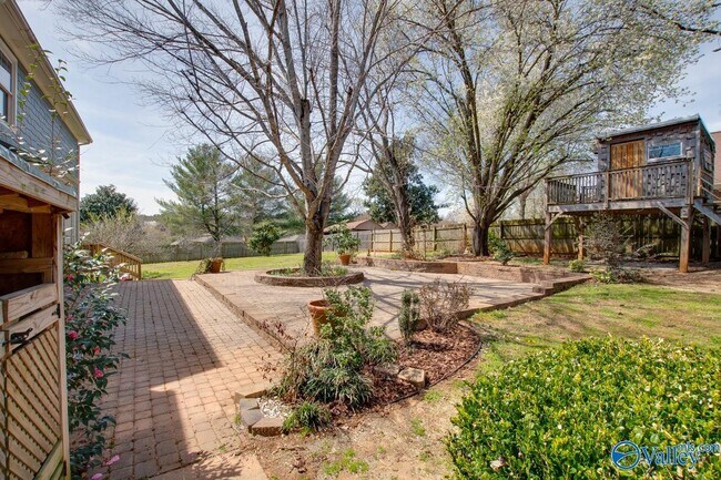 Building Photo - 501 Brenda Dr