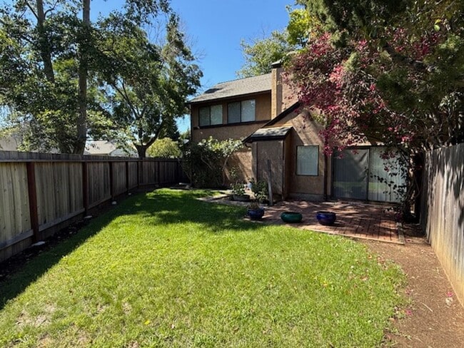 Building Photo - 3-Bed / 2.5 Bath Home in Quiet Benicia Hil...