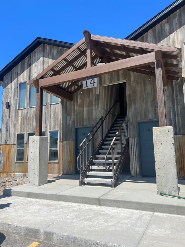 Building Photo - Cute 2 Bed, 1 Bath at Teton River Flats! $200 OFF FIRST MONTH'S RENT!!!